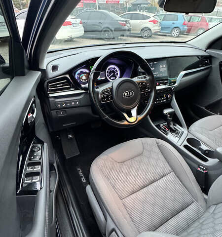 Синій Кіа Niro, об'ємом двигуна 1.58 л та пробігом 68 тис. км за 19500 $, фото 8 на Automoto.ua