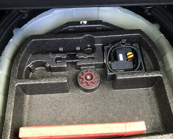 Синій Кіа Niro, об'ємом двигуна 0 л та пробігом 85 тис. км за 21850 $, фото 41 на Automoto.ua