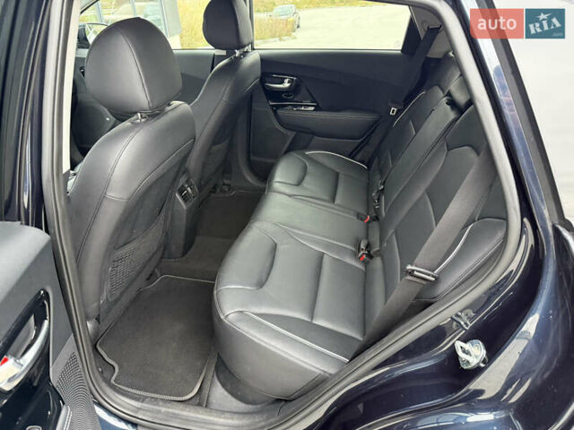 Синій Кіа Niro, об'ємом двигуна 0 л та пробігом 124 тис. км за 19950 $, фото 48 на Automoto.ua
