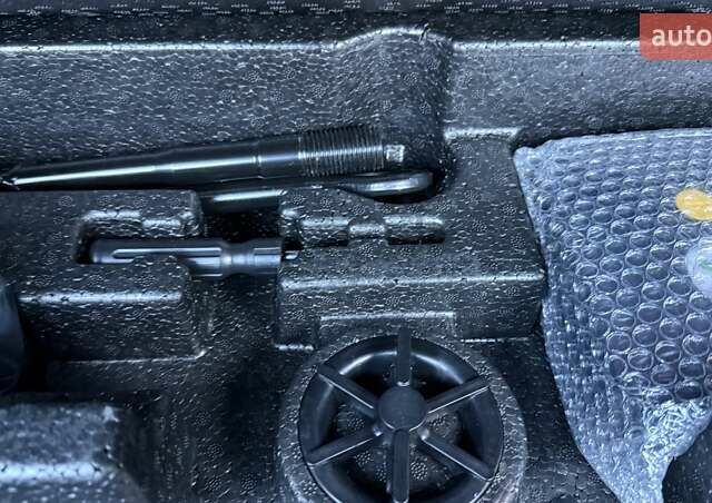 Синій Кіа Niro, об'ємом двигуна 0 л та пробігом 82 тис. км за 18950 $, фото 98 на Automoto.ua