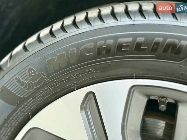 Синій Кіа Niro, об'ємом двигуна 0 л та пробігом 84 тис. км за 19450 $, фото 35 на Automoto.ua