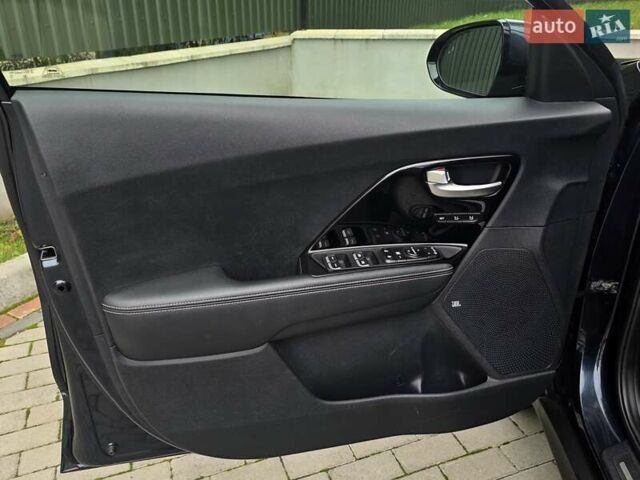 Синий Киа Niro, объемом двигателя 0 л и пробегом 139 тыс. км за 18950 $, фото 18 на Automoto.ua