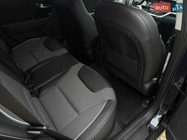 Синій Кіа Niro, об'ємом двигуна 0 л та пробігом 88 тис. км за 19750 $, фото 45 на Automoto.ua