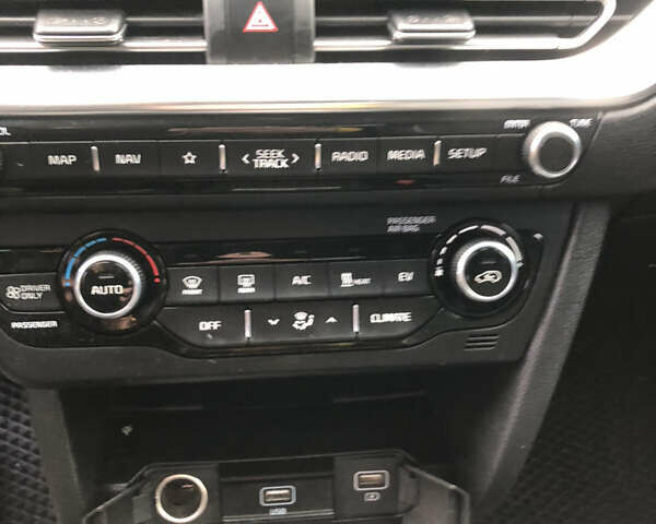 Синій Кіа Niro, об'ємом двигуна 0 л та пробігом 85 тис. км за 21850 $, фото 23 на Automoto.ua