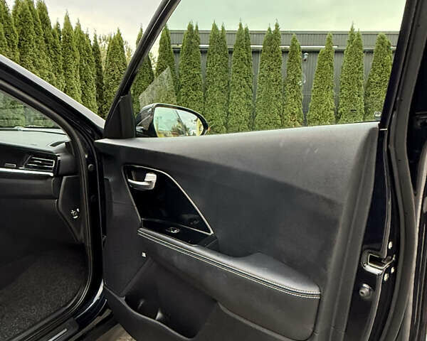 Синий Киа Niro, объемом двигателя 0 л и пробегом 88 тыс. км за 20999 $, фото 41 на Automoto.ua