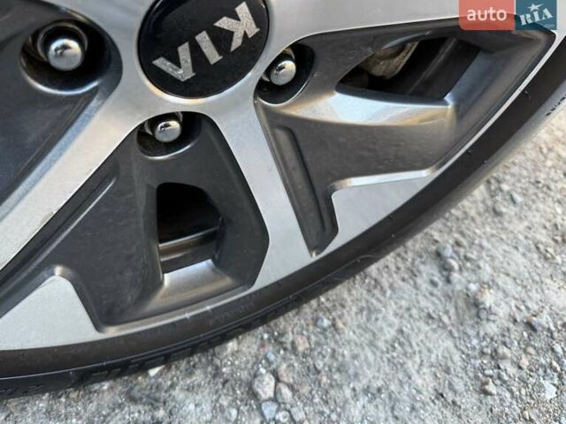Синій Кіа Niro, об'ємом двигуна 0 л та пробігом 82 тис. км за 18950 $, фото 29 на Automoto.ua