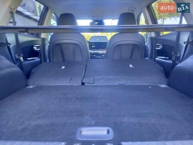 Синий Киа Niro, объемом двигателя 0 л и пробегом 101 тыс. км за 20950 $, фото 29 на Automoto.ua
