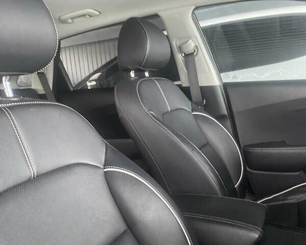 Синій Кіа Niro, об'ємом двигуна 0 л та пробігом 99 тис. км за 19000 $, фото 11 на Automoto.ua