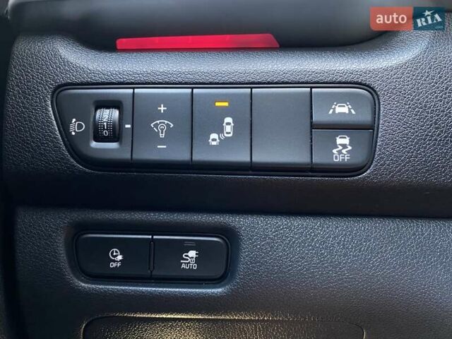 Синий Киа Niro, объемом двигателя 0 л и пробегом 70 тыс. км за 23200 $, фото 3 на Automoto.ua