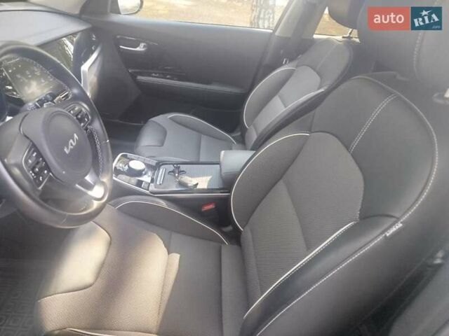 Синий Киа Niro, объемом двигателя 0 л и пробегом 30 тыс. км за 21000 $, фото 2 на Automoto.ua
