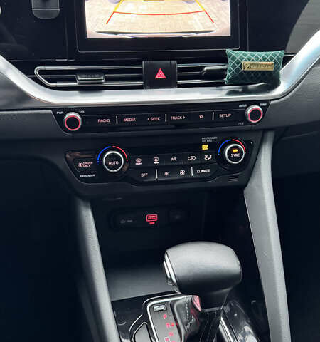 Синій Кіа Niro, об'ємом двигуна 1.58 л та пробігом 68 тис. км за 19500 $, фото 14 на Automoto.ua