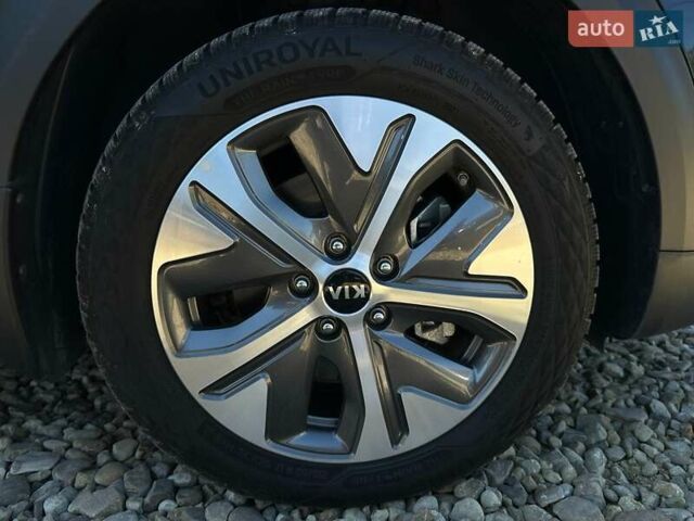 Синий Киа Niro, объемом двигателя 0 л и пробегом 45 тыс. км за 23700 $, фото 31 на Automoto.ua