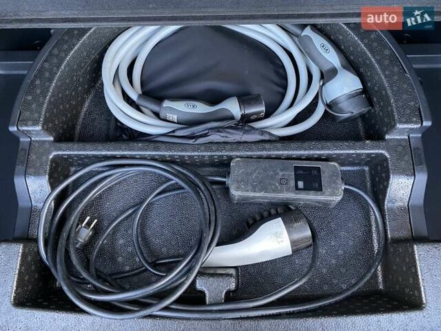 Синій Кіа Niro, об'ємом двигуна 0 л та пробігом 70 тис. км за 23200 $, фото 56 на Automoto.ua