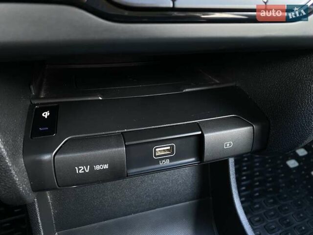 Синій Кіа Niro, об'ємом двигуна 0 л та пробігом 70 тис. км за 23200 $, фото 4 на Automoto.ua