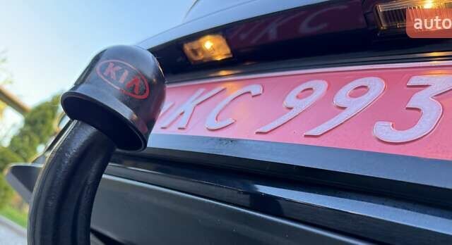 Синій Кіа Niro, об'ємом двигуна 0 л та пробігом 82 тис. км за 18950 $, фото 23 на Automoto.ua
