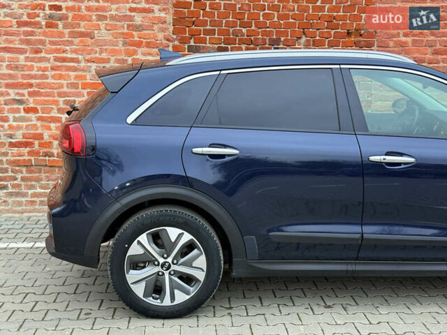 Синій Кіа Niro, об'ємом двигуна 0 л та пробігом 88 тис. км за 19750 $, фото 16 на Automoto.ua