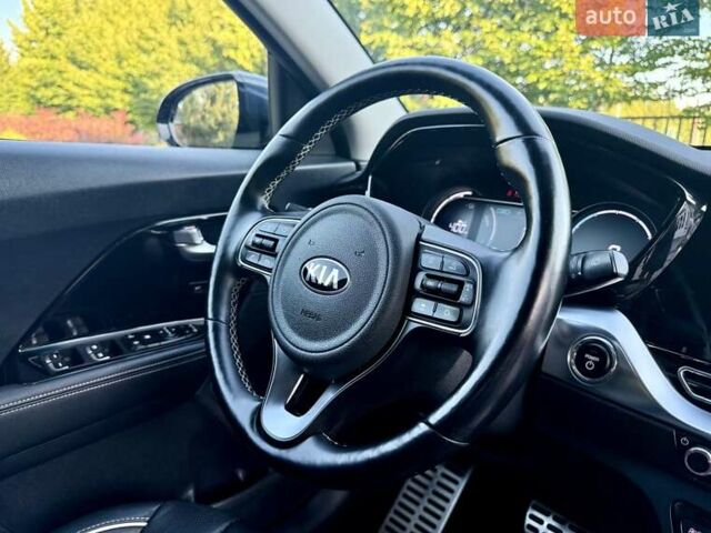 Синій Кіа Niro, об'ємом двигуна 0 л та пробігом 86 тис. км за 18950 $, фото 77 на Automoto.ua