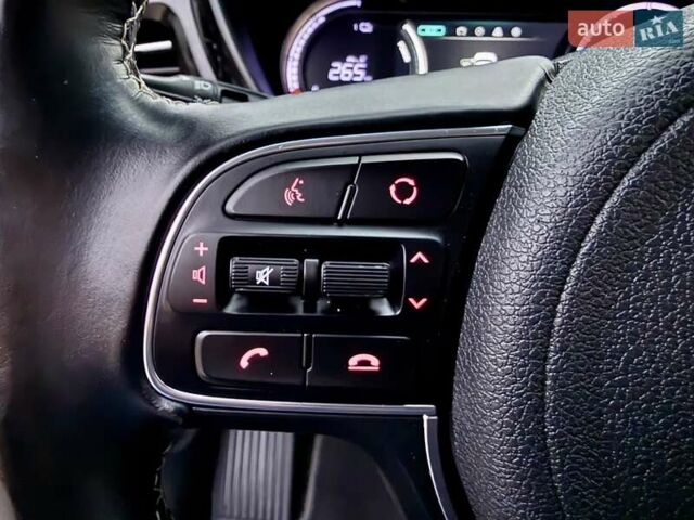 Синій Кіа Niro, об'ємом двигуна 0 л та пробігом 84 тис. км за 19450 $, фото 56 на Automoto.ua