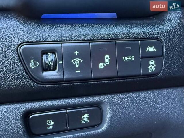 Синій Кіа Niro, об'ємом двигуна 0 л та пробігом 82 тис. км за 18950 $, фото 58 на Automoto.ua