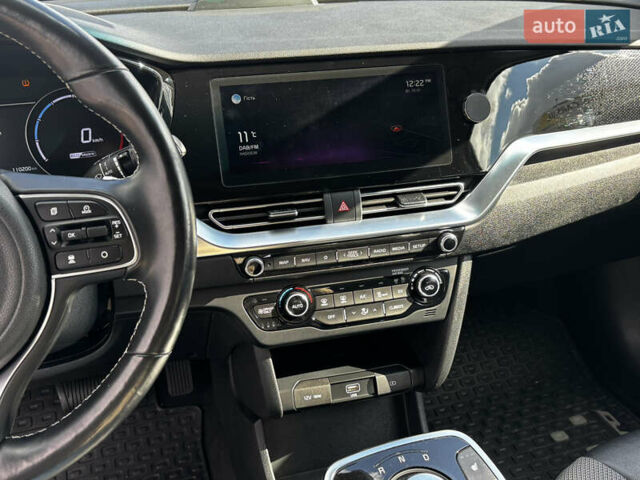 Синий Киа Niro, объемом двигателя 0 л и пробегом 110 тыс. км за 21650 $, фото 24 на Automoto.ua