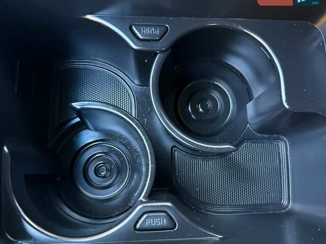 Синій Кіа Niro, об'ємом двигуна 0 л та пробігом 82 тис. км за 18950 $, фото 84 на Automoto.ua
