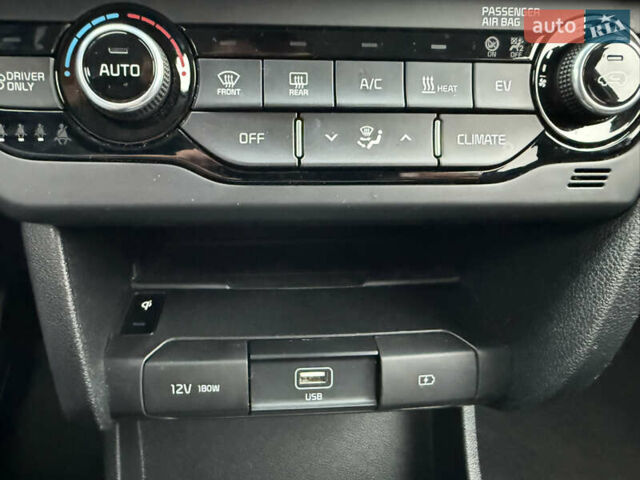 Синій Кіа Niro, об'ємом двигуна 0 л та пробігом 124 тис. км за 19950 $, фото 45 на Automoto.ua