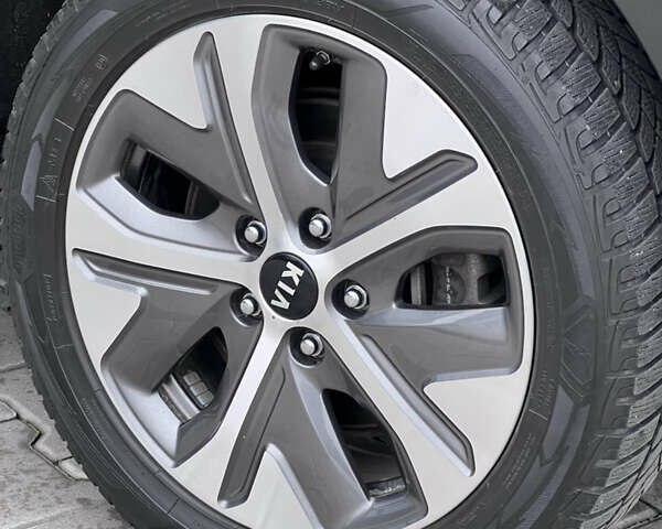 Синій Кіа Niro, об'ємом двигуна 0 л та пробігом 112 тис. км за 20800 $, фото 27 на Automoto.ua