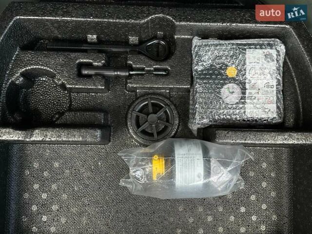 Синій Кіа Niro, об'ємом двигуна 0 л та пробігом 57 тис. км за 24700 $, фото 81 на Automoto.ua