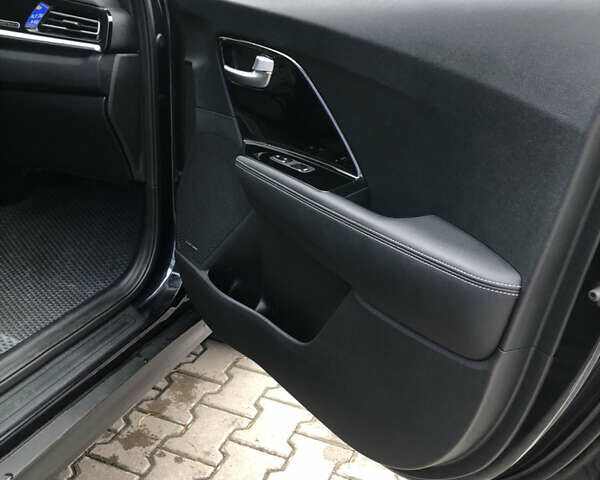 Синій Кіа Niro, об'ємом двигуна 0 л та пробігом 85 тис. км за 21850 $, фото 19 на Automoto.ua