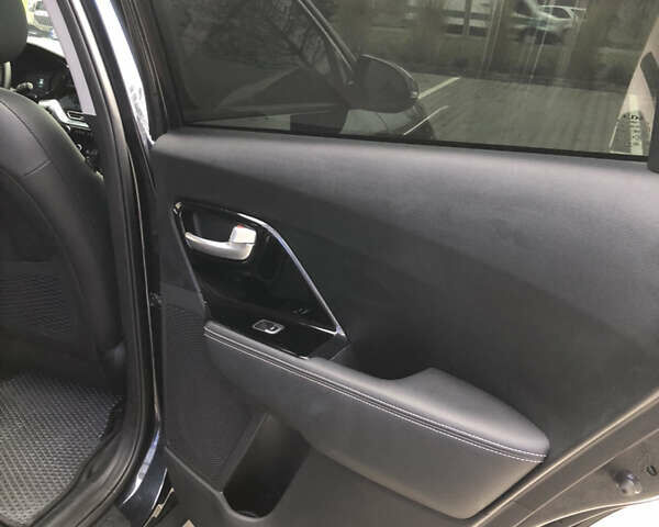 Синій Кіа Niro, об'ємом двигуна 0 л та пробігом 85 тис. км за 21850 $, фото 36 на Automoto.ua