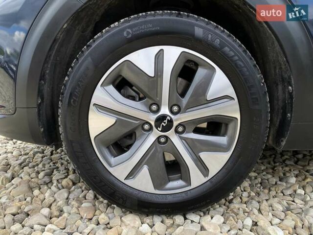 Синий Киа Niro, объемом двигателя 0 л и пробегом 70 тыс. км за 23200 $, фото 23 на Automoto.ua