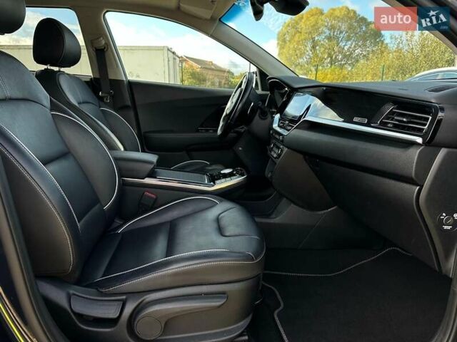 Синій Кіа Niro, об'ємом двигуна 0 л та пробігом 57 тис. км за 24700 $, фото 85 на Automoto.ua