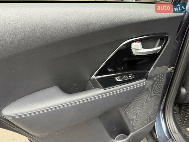 Синій Кіа Niro, об'ємом двигуна 0 л та пробігом 159 тис. км за 18499 $, фото 26 на Automoto.ua