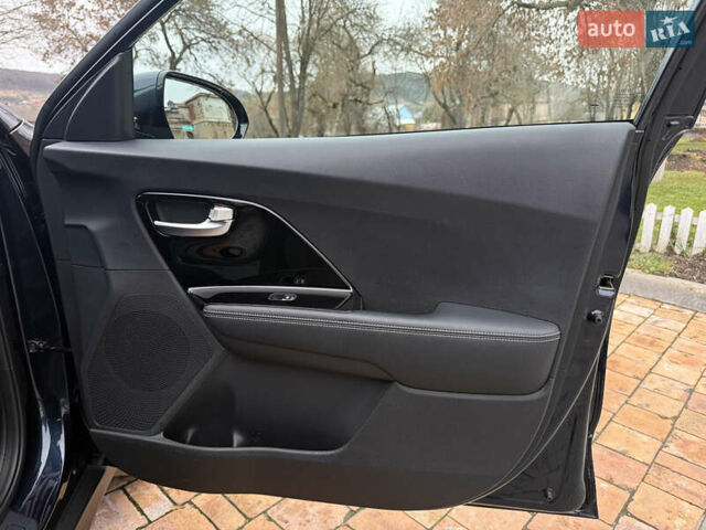 Синій Кіа Niro, об'ємом двигуна 0 л та пробігом 88 тис. км за 19750 $, фото 46 на Automoto.ua