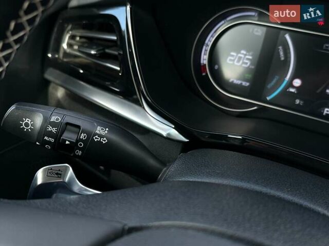 Синій Кіа Niro, об'ємом двигуна 0 л та пробігом 57 тис. км за 24700 $, фото 53 на Automoto.ua