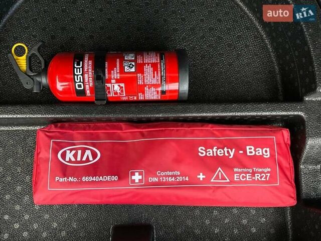 Синий Киа Niro, объемом двигателя 0 л и пробегом 57 тыс. км за 23700 $, фото 82 на Automoto.ua