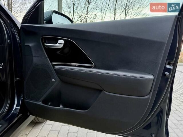Синій Кіа Niro, об'ємом двигуна 0 л та пробігом 84 тис. км за 19450 $, фото 69 на Automoto.ua