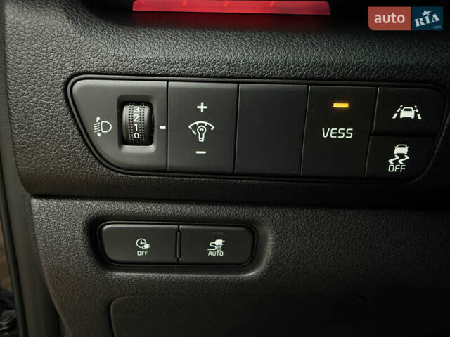 Синій Кіа Niro, об'ємом двигуна 0 л та пробігом 88 тис. км за 19750 $, фото 35 на Automoto.ua