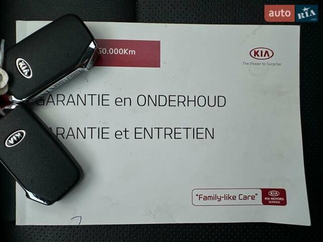 Синій Кіа Niro, об'ємом двигуна 0 л та пробігом 62 тис. км за 24600 $, фото 72 на Automoto.ua