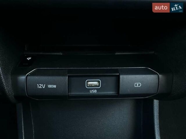 Синій Кіа Niro, об'ємом двигуна 0 л та пробігом 57 тис. км за 24700 $, фото 13 на Automoto.ua