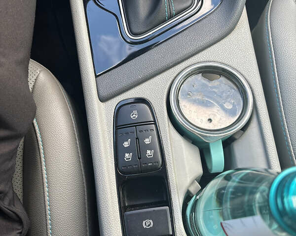 Синій Кіа Niro, об'ємом двигуна 1.58 л та пробігом 77 тис. км за 21000 $, фото 2 на Automoto.ua