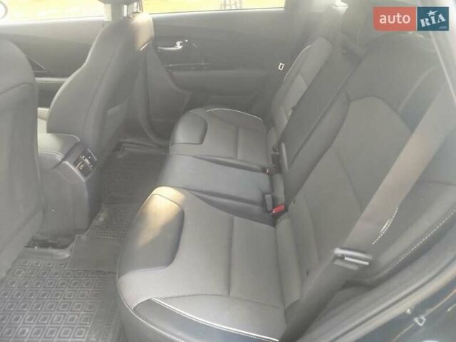 Синий Киа Niro, объемом двигателя 0 л и пробегом 30 тыс. км за 21000 $, фото 1 на Automoto.ua