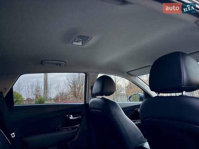 Синій Кіа Niro, об'ємом двигуна 0 л та пробігом 84 тис. км за 19450 $, фото 88 на Automoto.ua