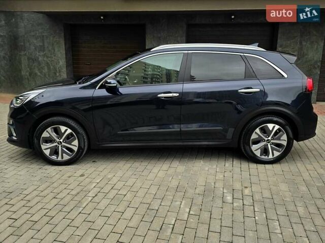 Синий Киа Niro, объемом двигателя 0 л и пробегом 139 тыс. км за 18950 $, фото 4 на Automoto.ua