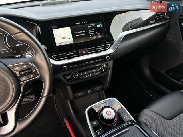 Синій Кіа Niro, об'ємом двигуна 0 л та пробігом 112 тис. км за 18800 $, фото 19 на Automoto.ua