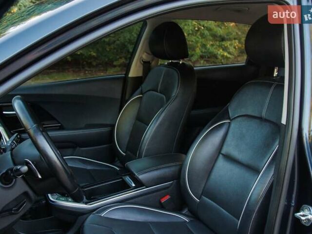 Синий Киа Niro, объемом двигателя 0 л и пробегом 125 тыс. км за 18950 $, фото 64 на Automoto.ua