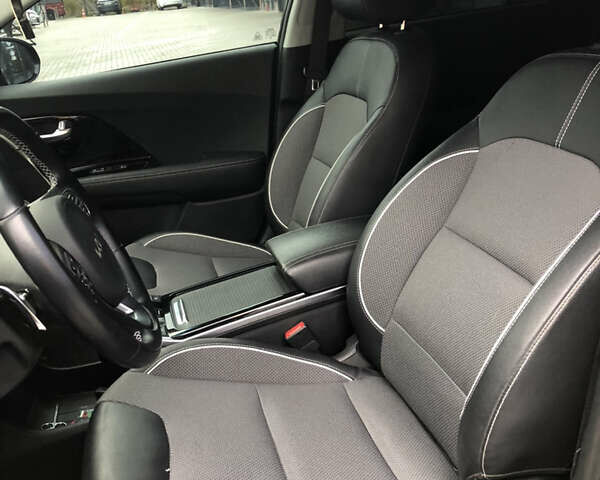 Синій Кіа Niro, об'ємом двигуна 0 л та пробігом 85 тис. км за 21850 $, фото 27 на Automoto.ua