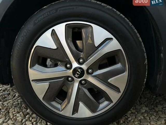 Синій Кіа Niro, об'ємом двигуна 0 л та пробігом 62 тис. км за 24600 $, фото 25 на Automoto.ua