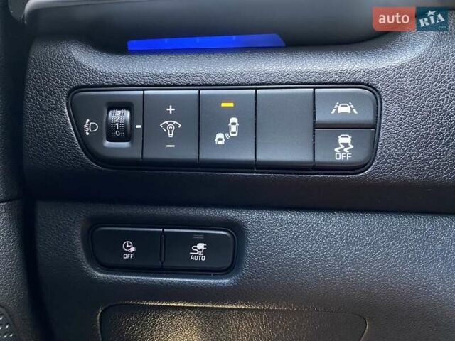 Синій Кіа Niro, об'ємом двигуна 0 л та пробігом 70 тис. км за 23200 $, фото 2 на Automoto.ua