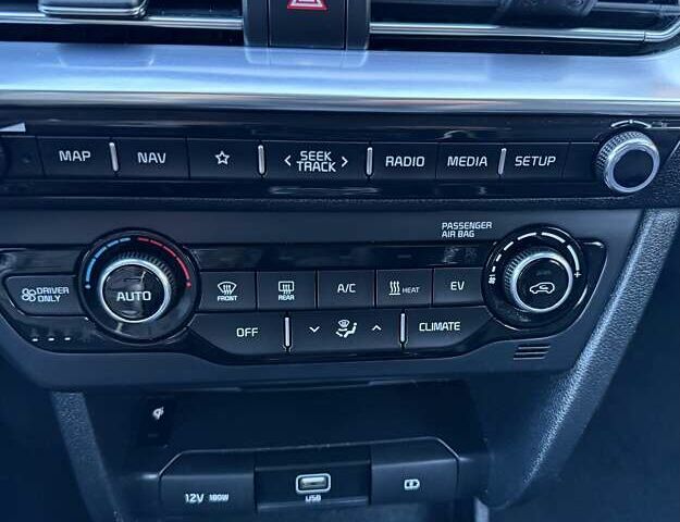Синій Кіа Niro, об'ємом двигуна 0 л та пробігом 82 тис. км за 18950 $, фото 66 на Automoto.ua